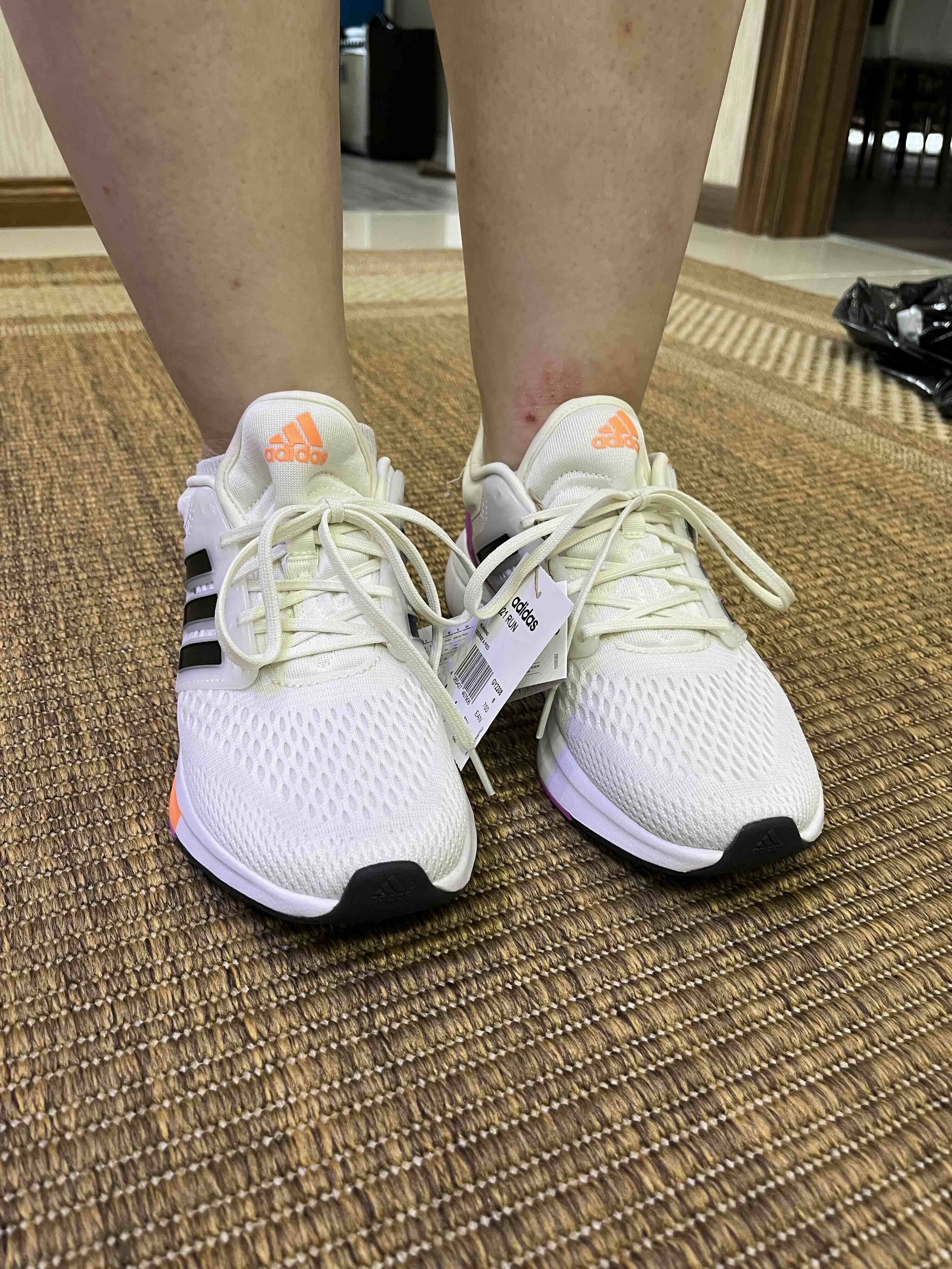 کتانی رانینگ زنانه خاکستری آدیداس adidas WF307 photo review