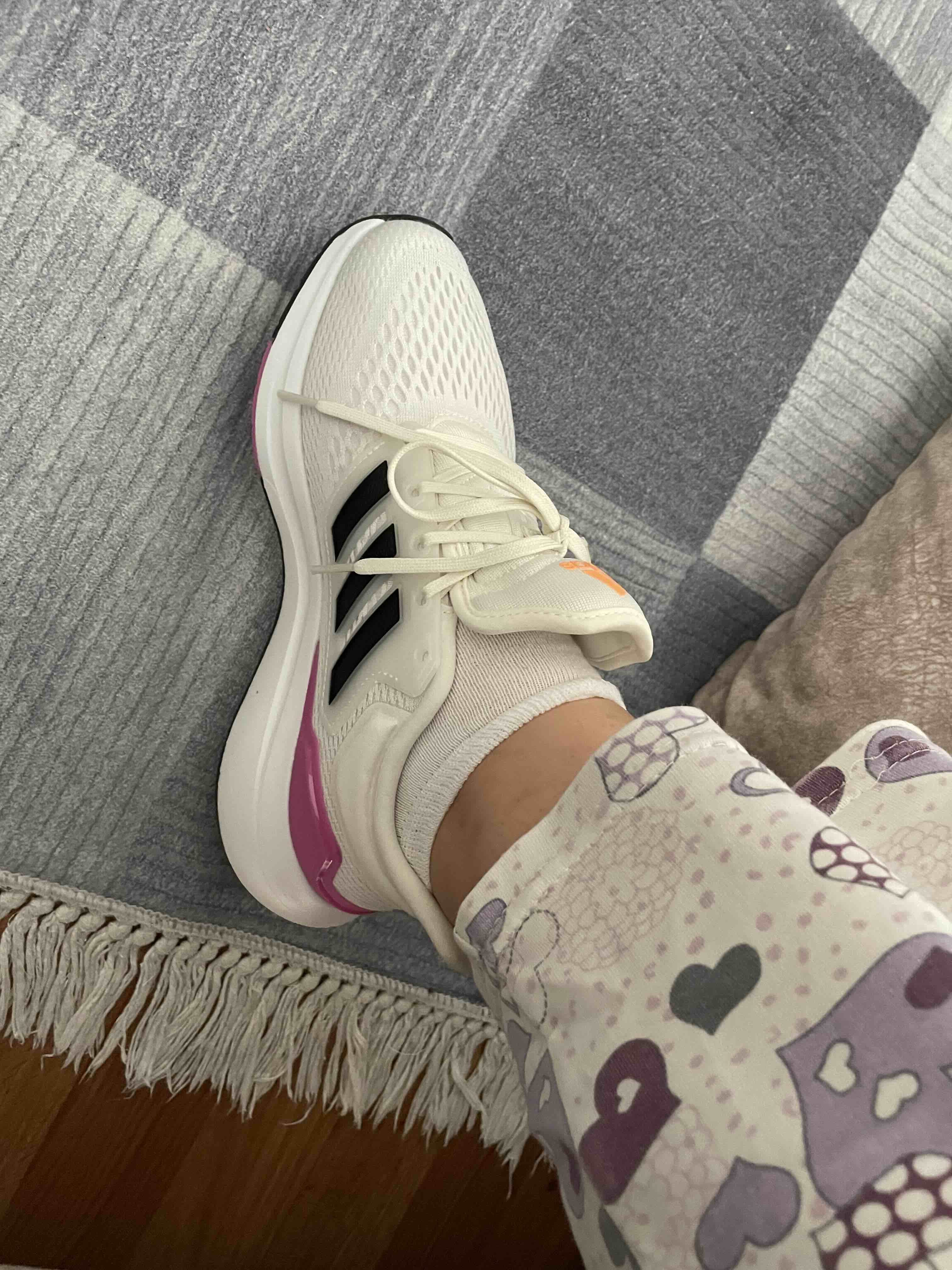 کتانی رانینگ زنانه خاکستری آدیداس adidas WF307 photo review