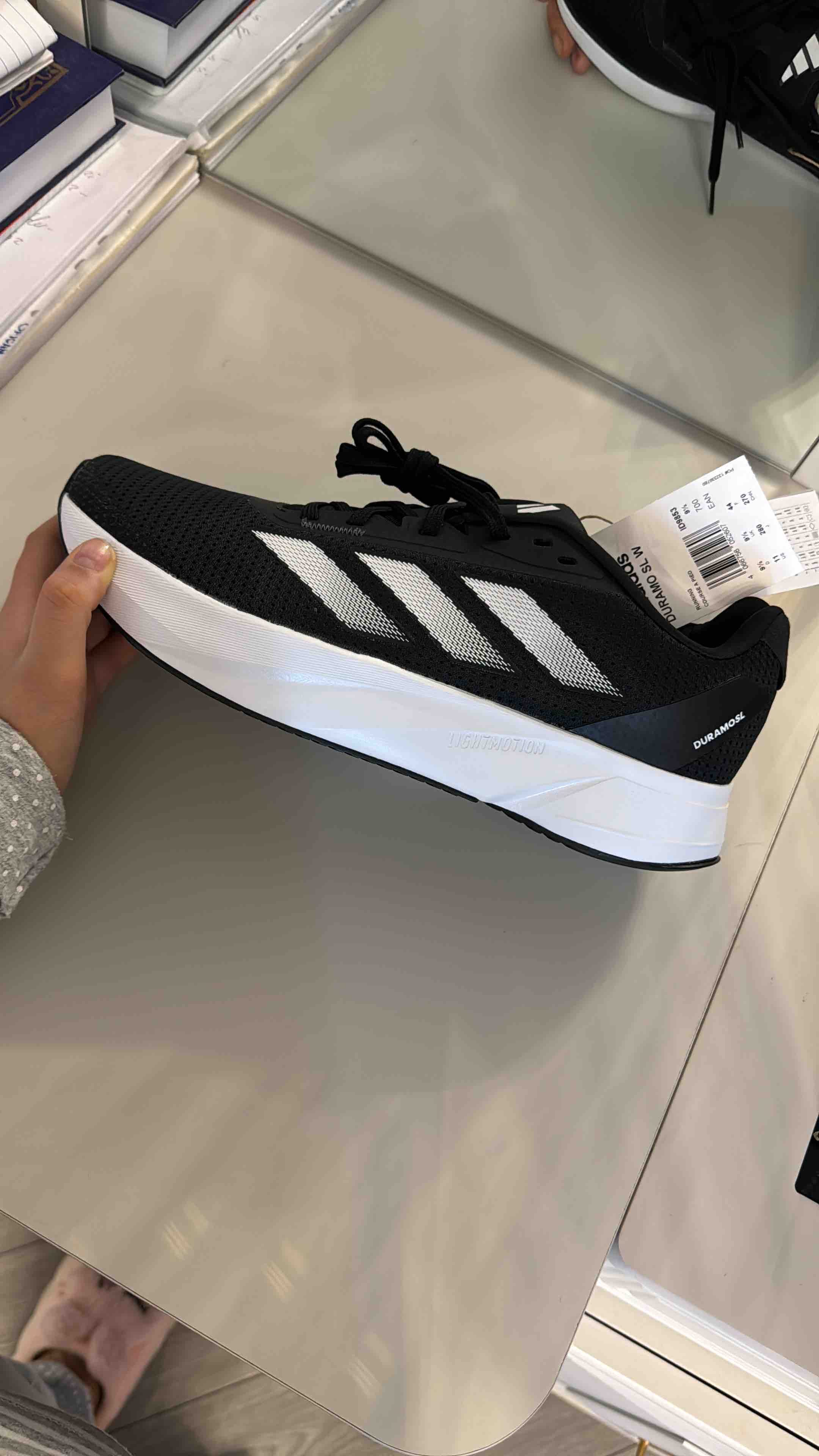 اسنیکر زنانه برند آدیداس adidas اورجینال IE7982 photo review