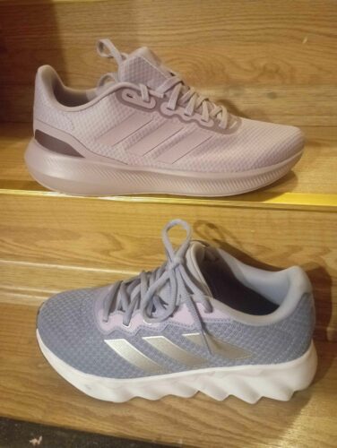 کتانی کوهنوردی زنانه خاکستری آدیداس adidas IE0745GRI photo review