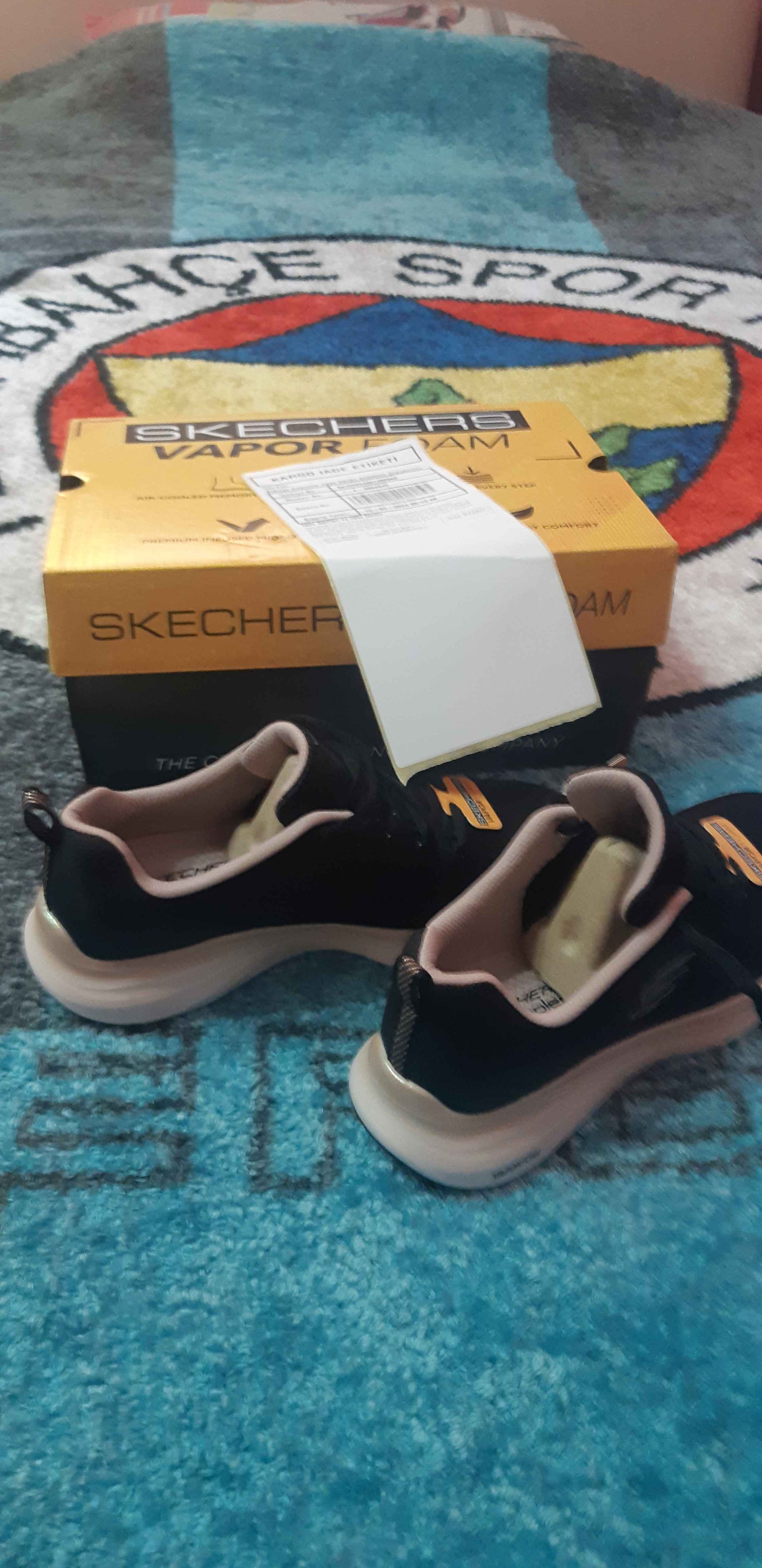 کتانی رانینگ زنانه مشکی اسکیچرز Skechers 150025 BKRG photo review