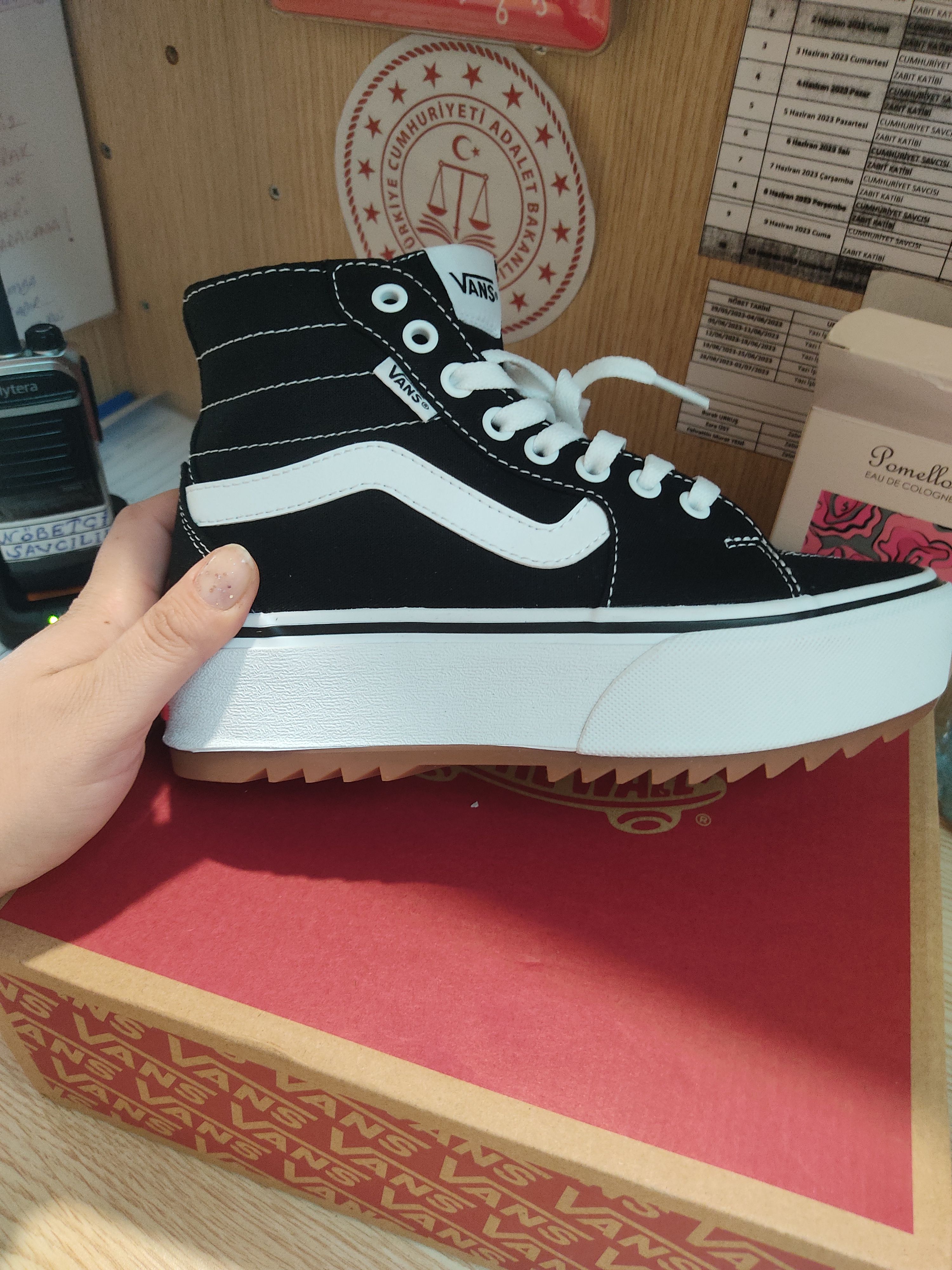 اسنیکر زنانه برند ونس Vans اورجینال VN0A5JLGBLK1 photo review