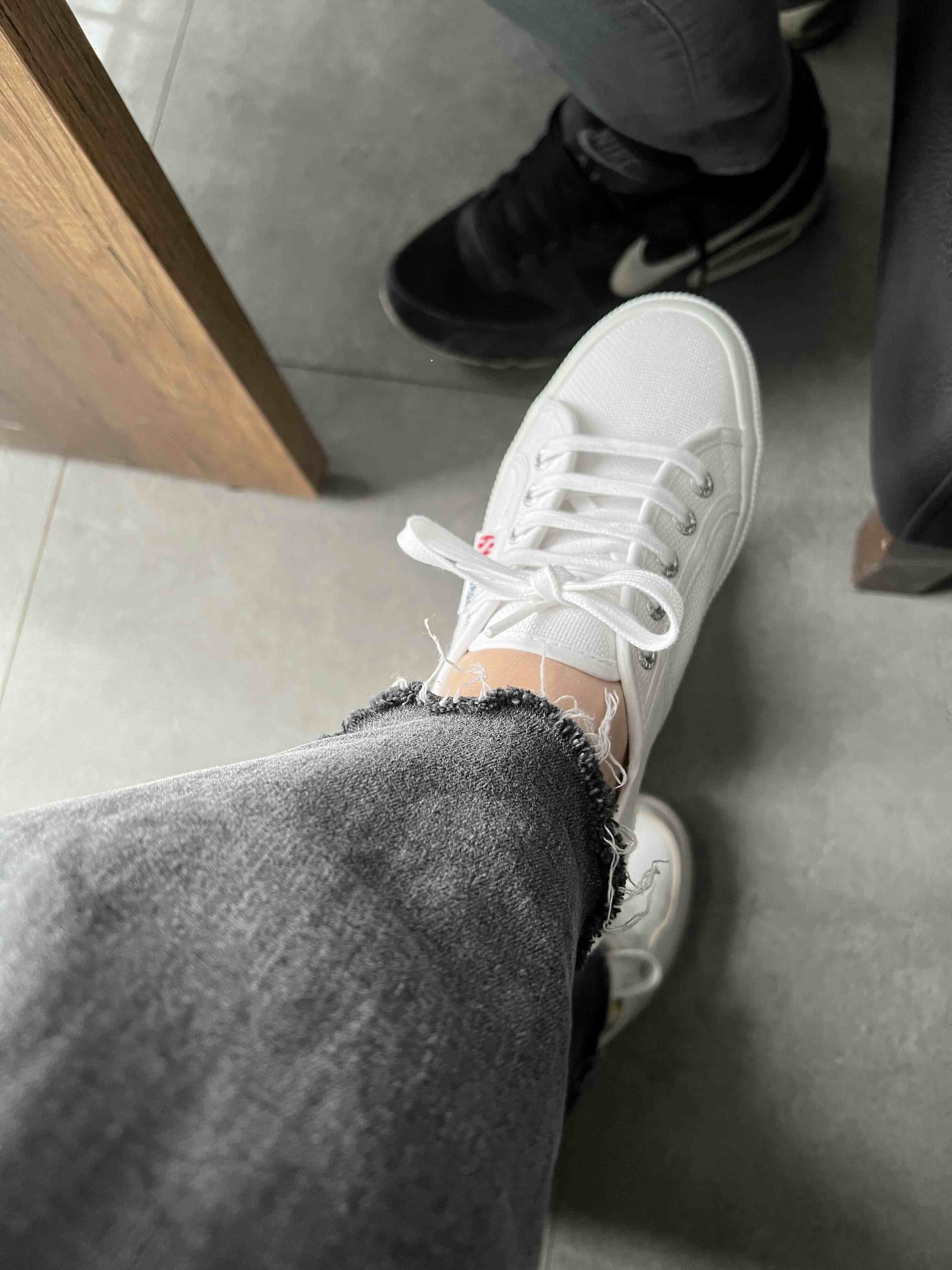 اسنیکر زنانه سفید سوپرگا Superga S000010-t photo review