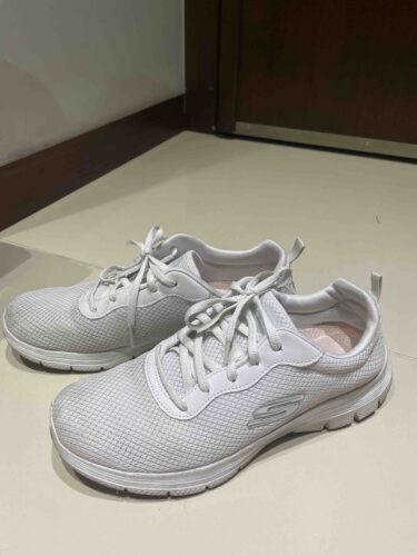 کتانی رانینگ زنانه سفید اسکیچرز Skechers 149303 WHT photo review