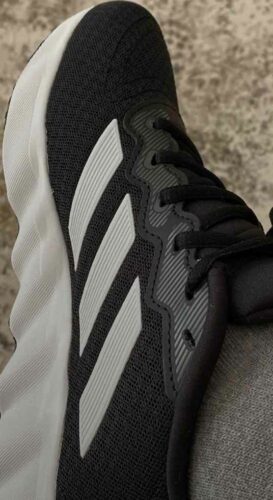 کتانی رانینگ زنانه رنگارنگ آدیداس adidas ID5258 photo review