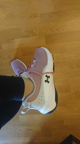 کتانی بدنسازی و فیتنس زنانه صورتی آندر آرمور Under Armour 3026609 photo review