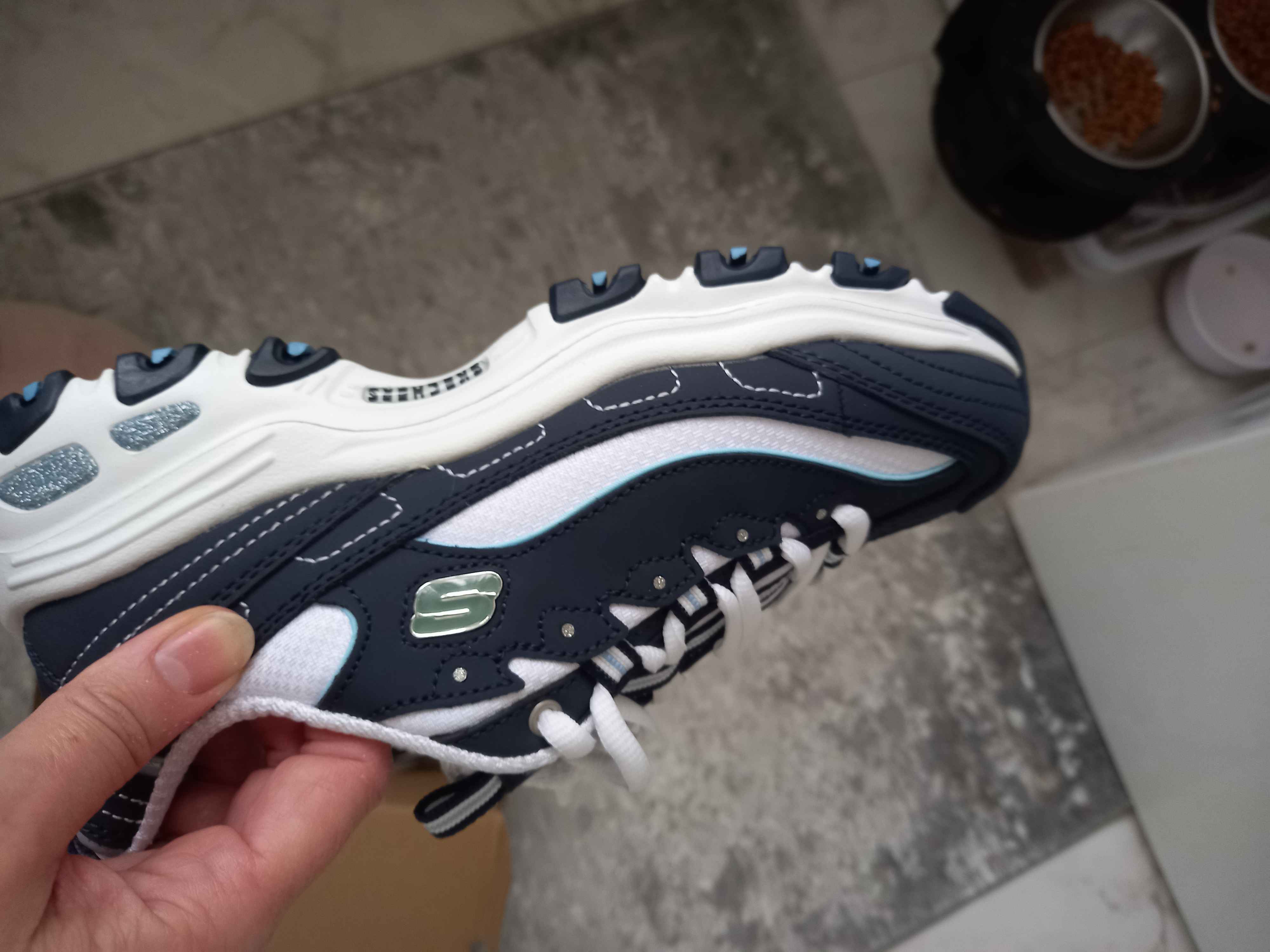 اسنیکر زنانه سفید اسکیچرز Skechers 11930NVW photo review