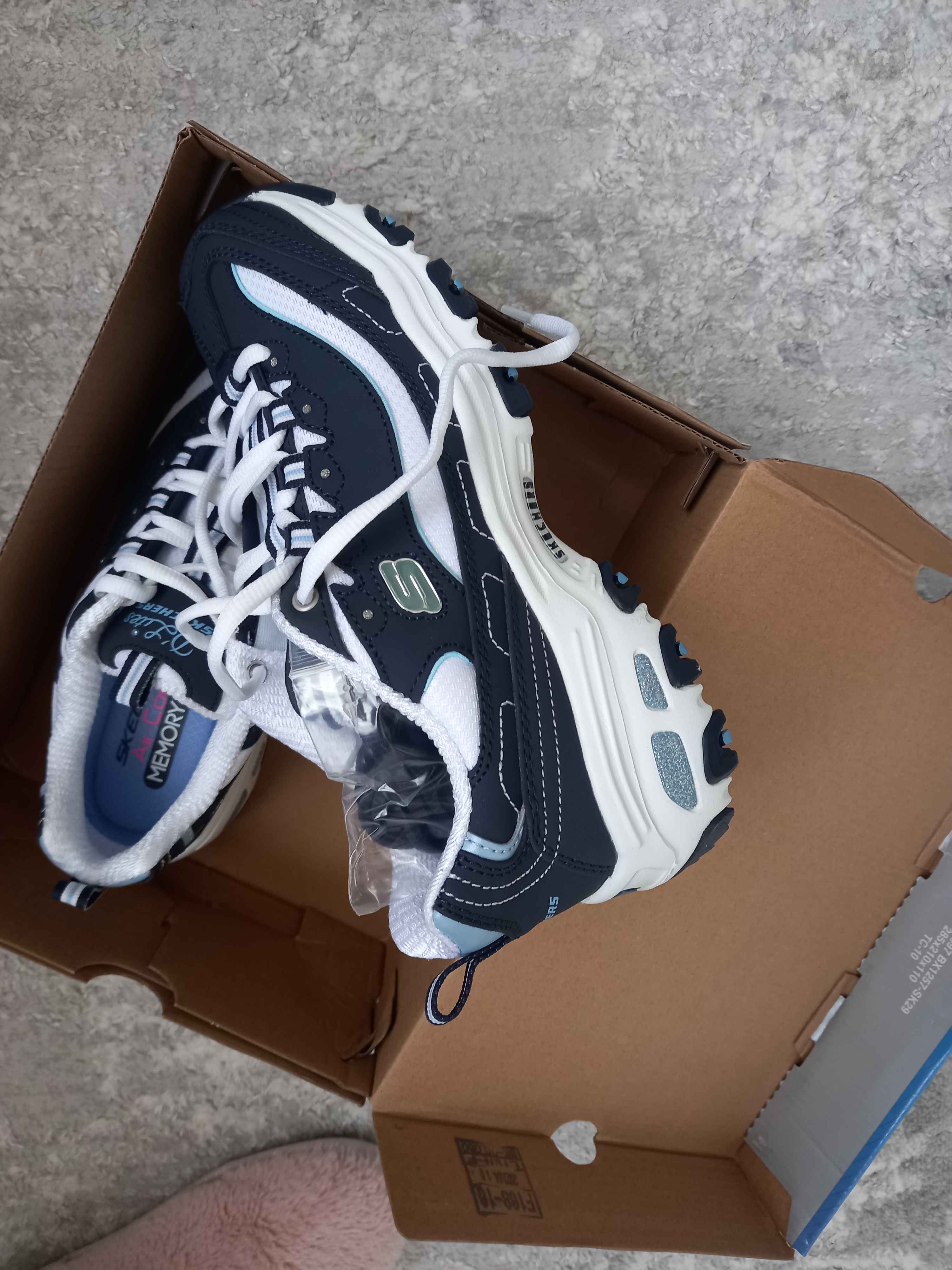 اسنیکر زنانه سفید اسکیچرز Skechers 11930NVW photo review