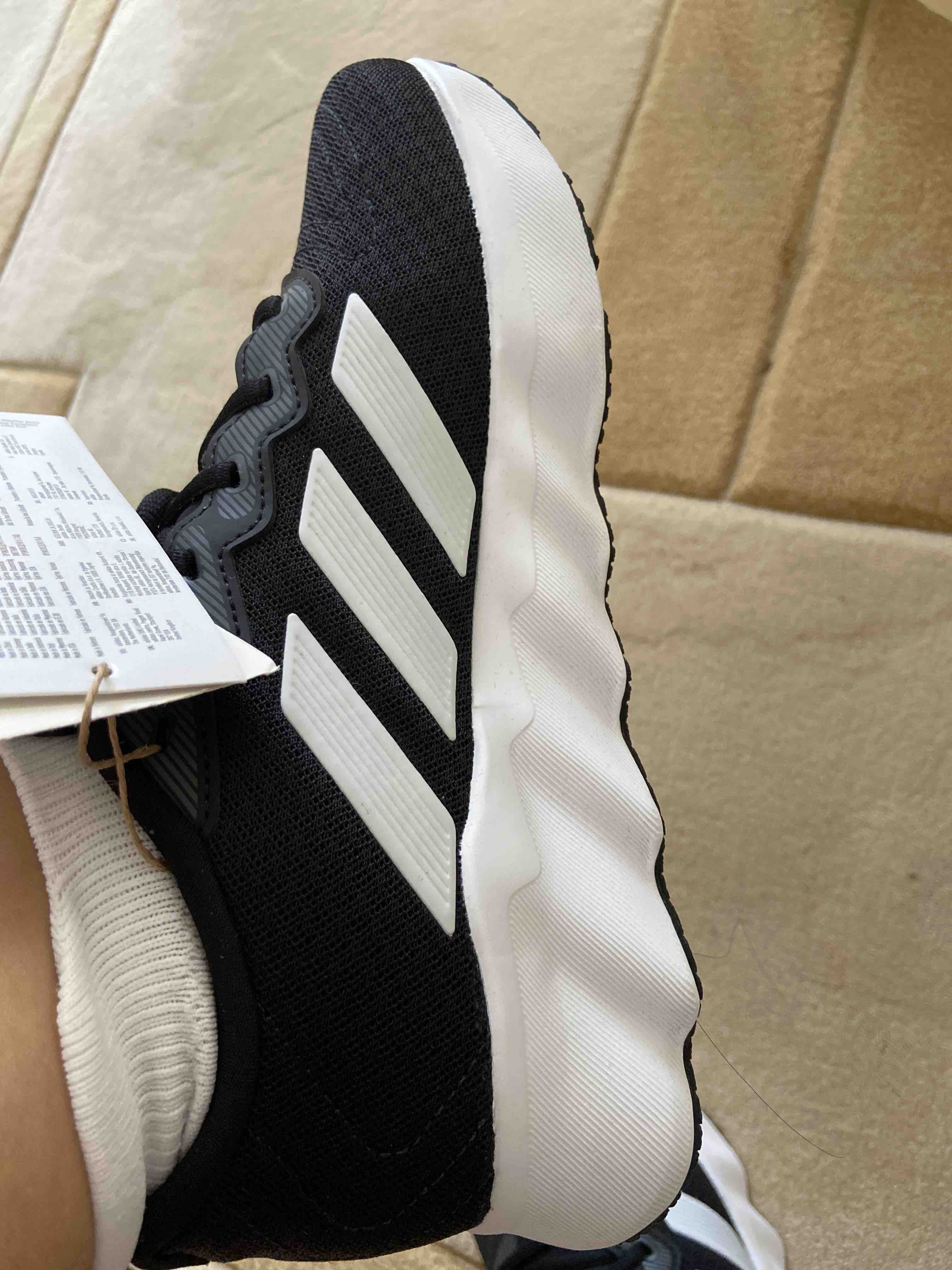 کتانی رانینگ زنانه رنگارنگ آدیداس adidas ID5258 photo review