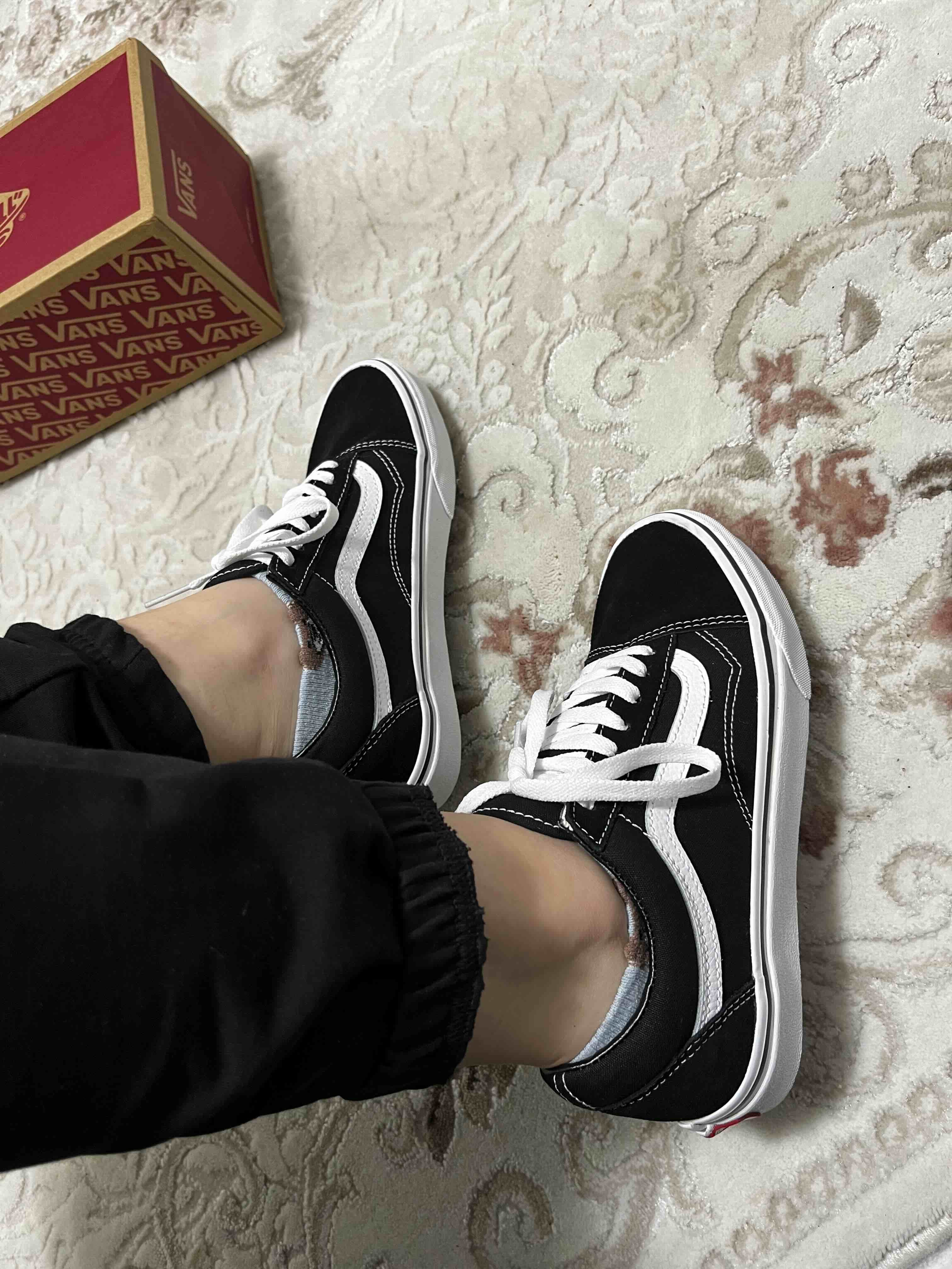 اسنیکر زنانه برند ونس Vans اورجینال VD3HY28-S photo review