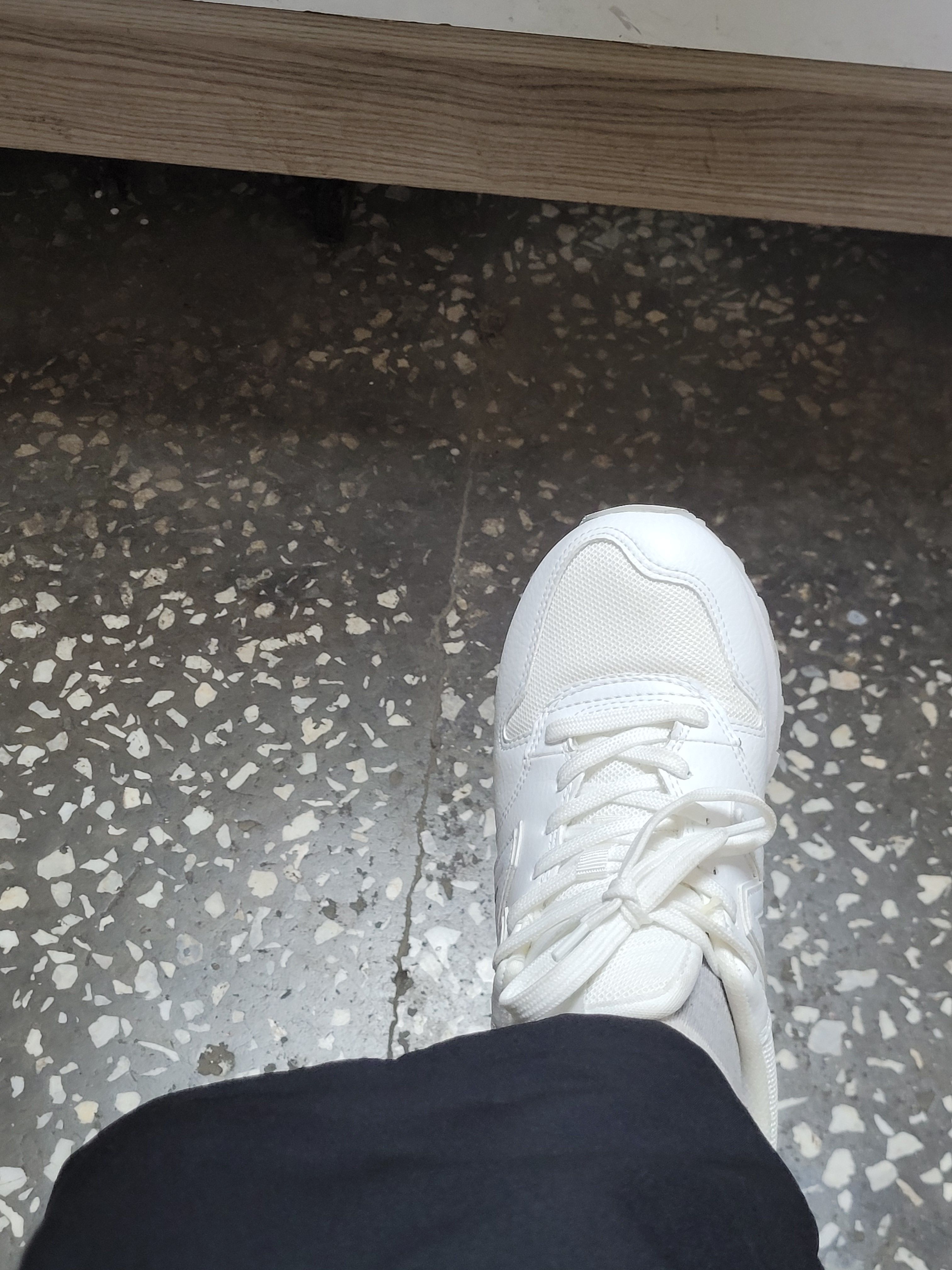 اسنیکر زنانه سفید نیوبالانس New Balance GW500TLY photo review