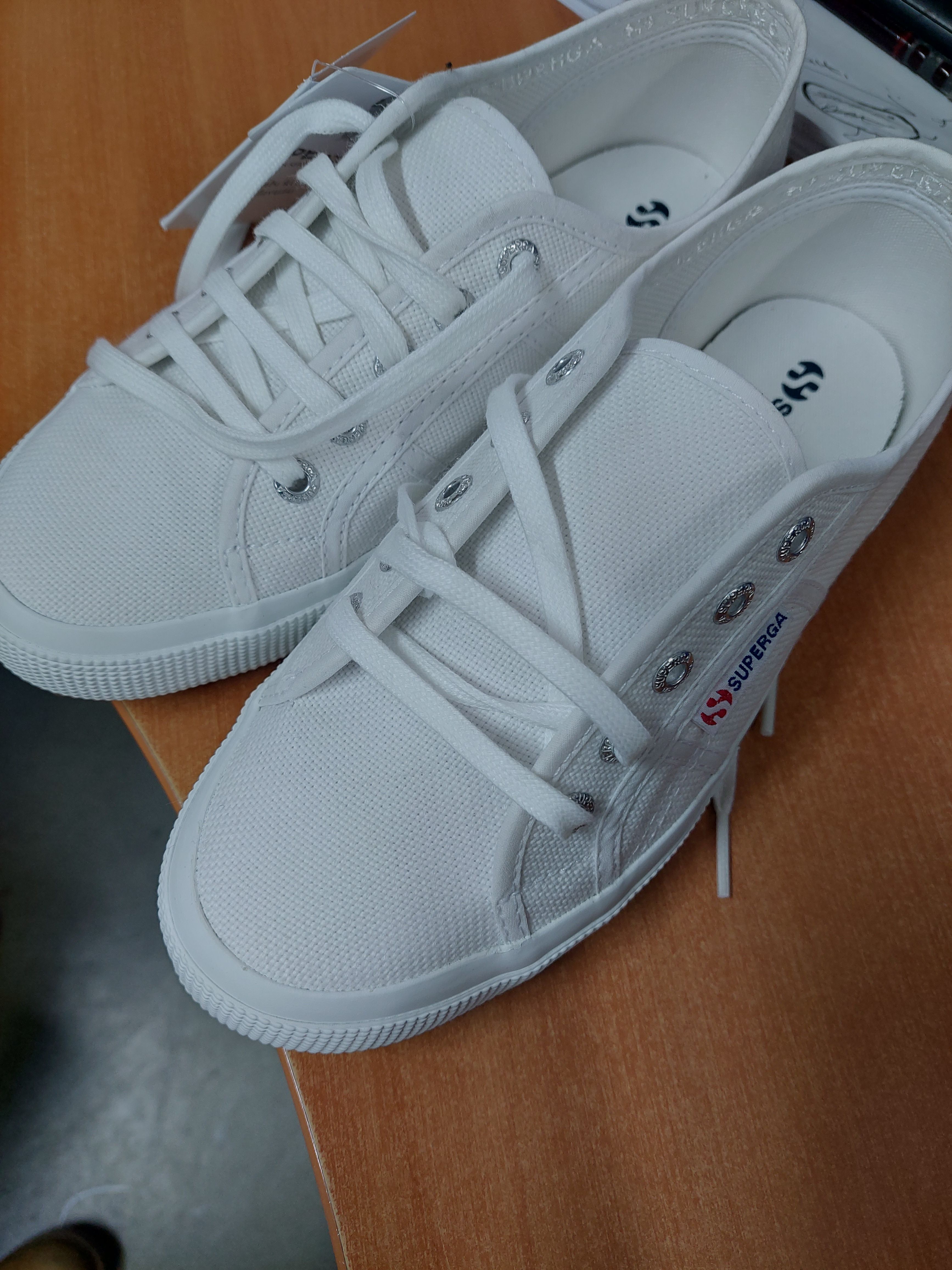 اسنیکر زنانه سفید سوپرگا Superga S000010-t photo review