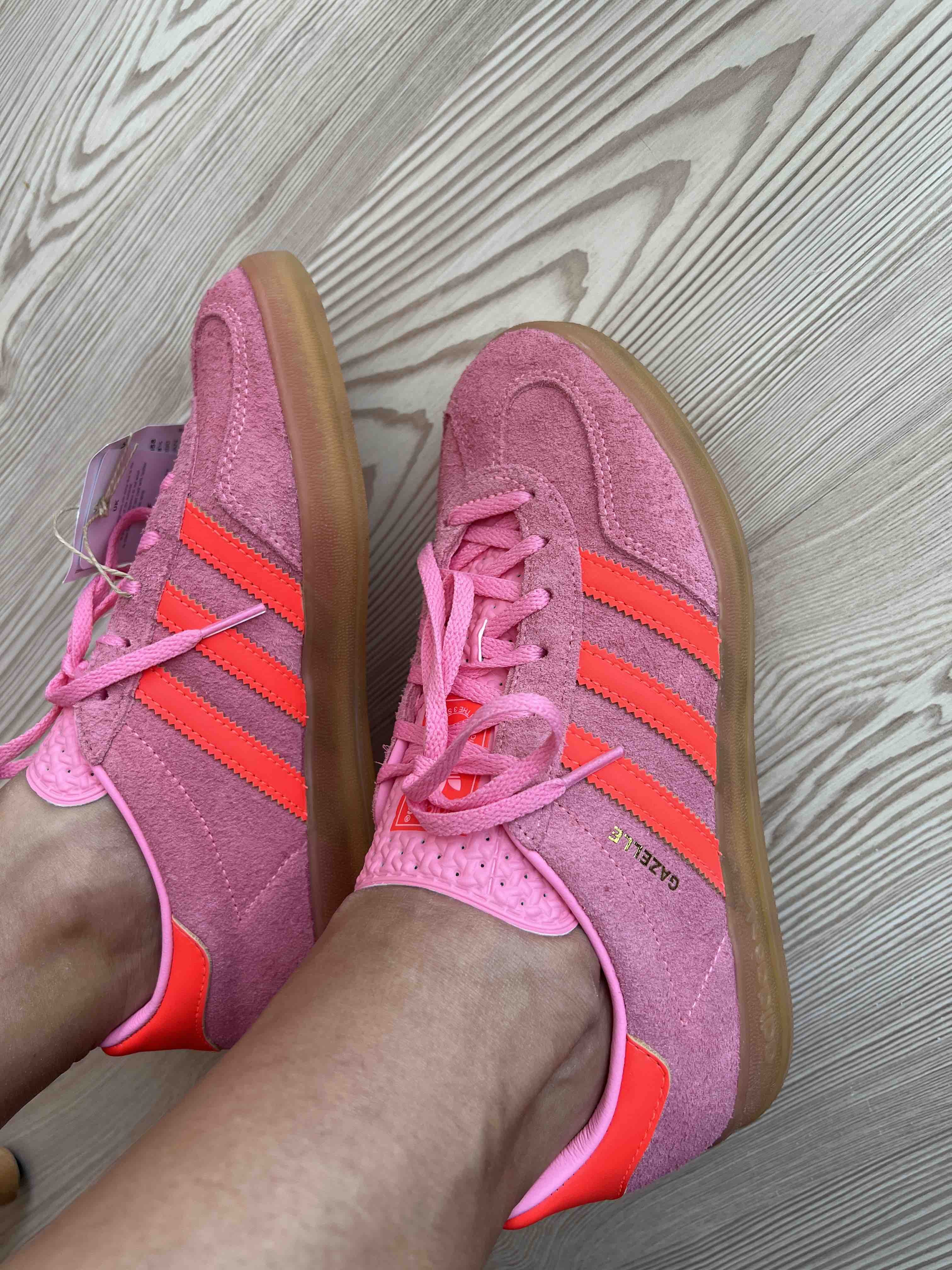 اسنیکر زنانه صورتی آدیداس adidas IE1058 photo review