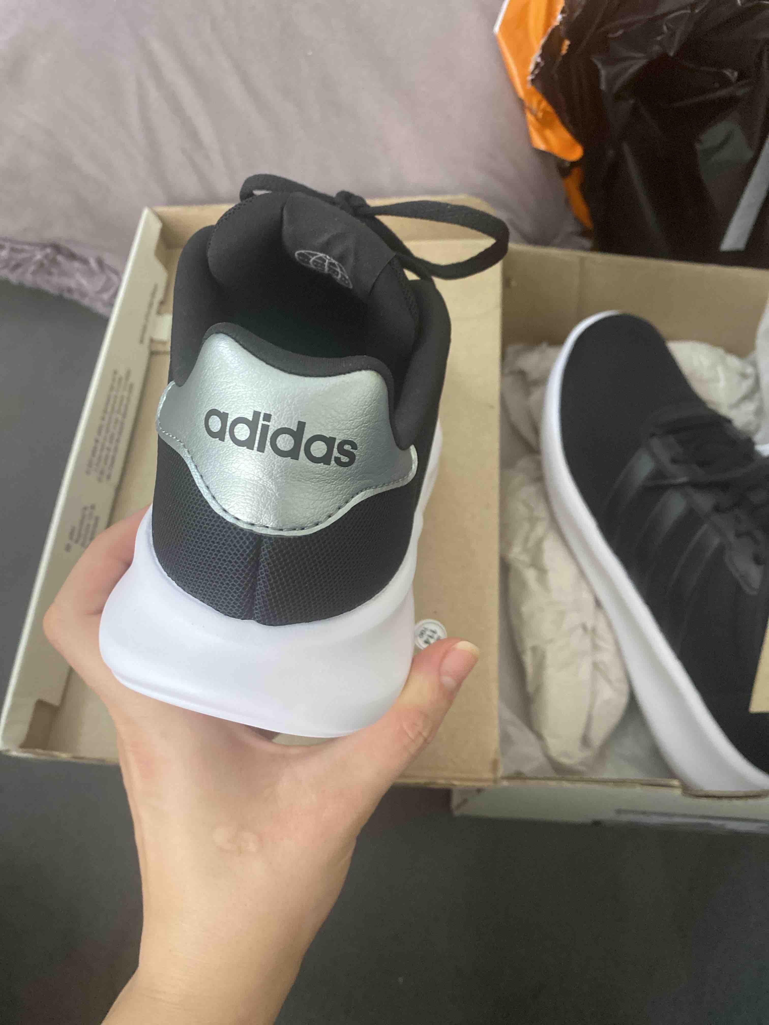 اسنیکر زنانه برند آدیداس adidas اورجینال IG3613 photo review