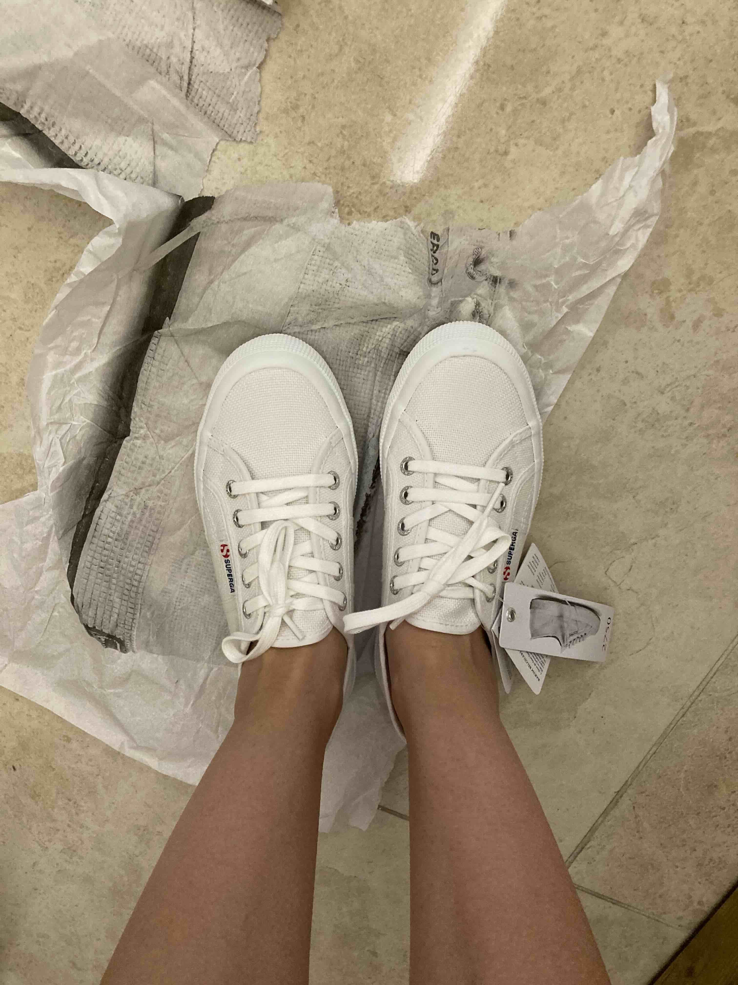 اسنیکر زنانه سفید سوپرگا Superga S000010-901 photo review