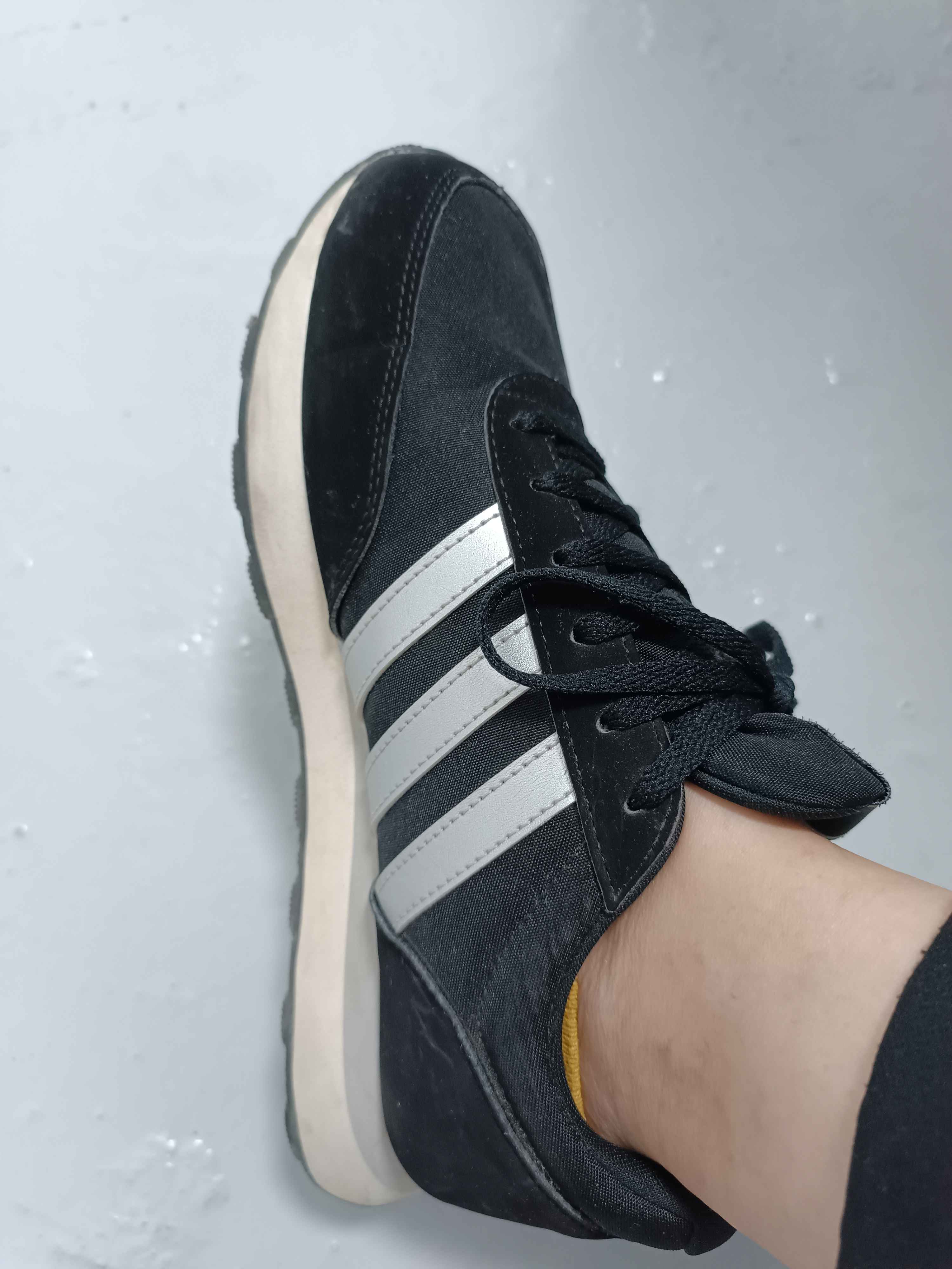 اسنیکر زنانه رنگارنگ آدیداس adidas HP2249 photo review