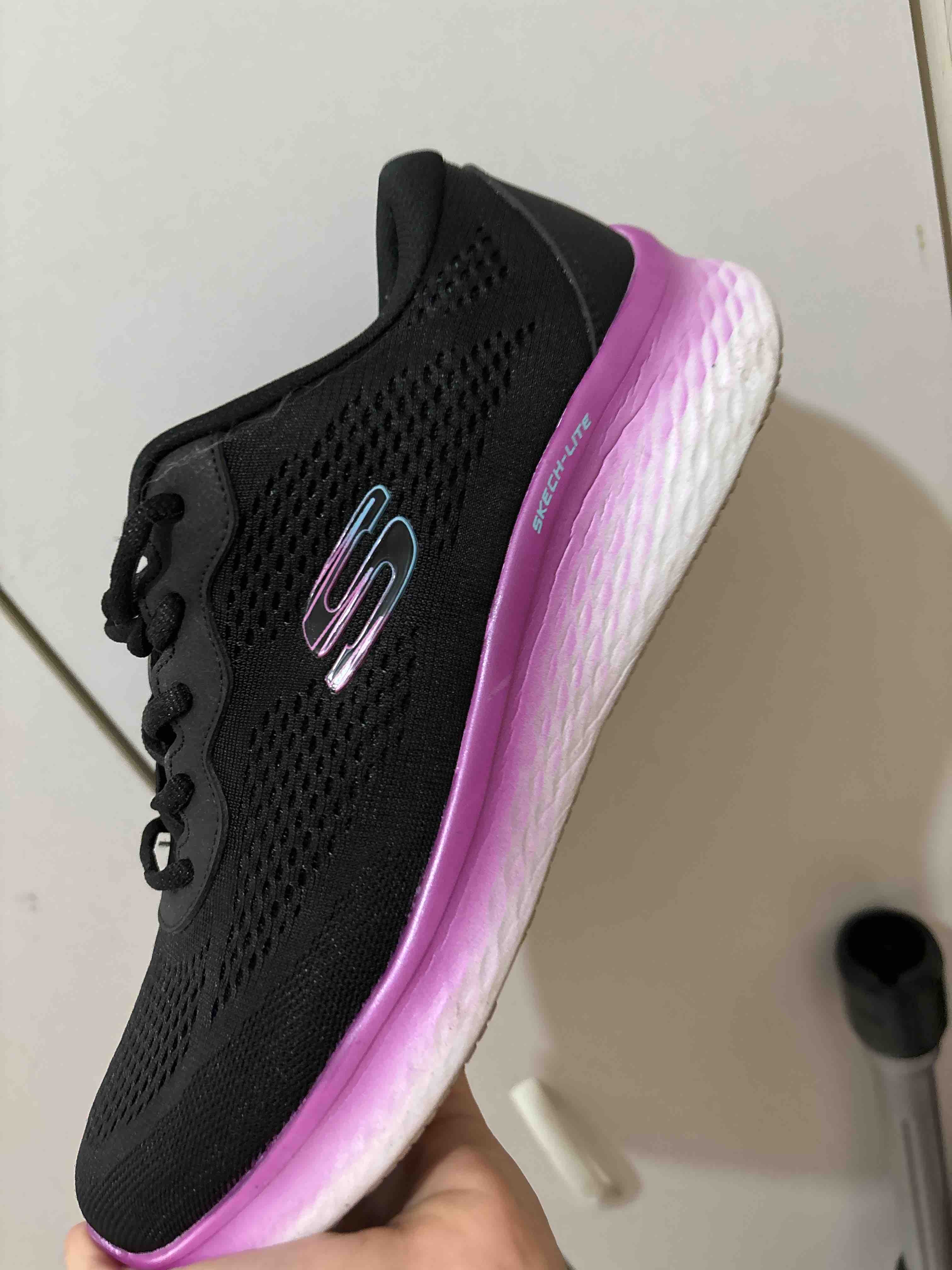 کتانی رانینگ زنانه مشکی اسکیچرز Skechers 150010TK BKPR photo review