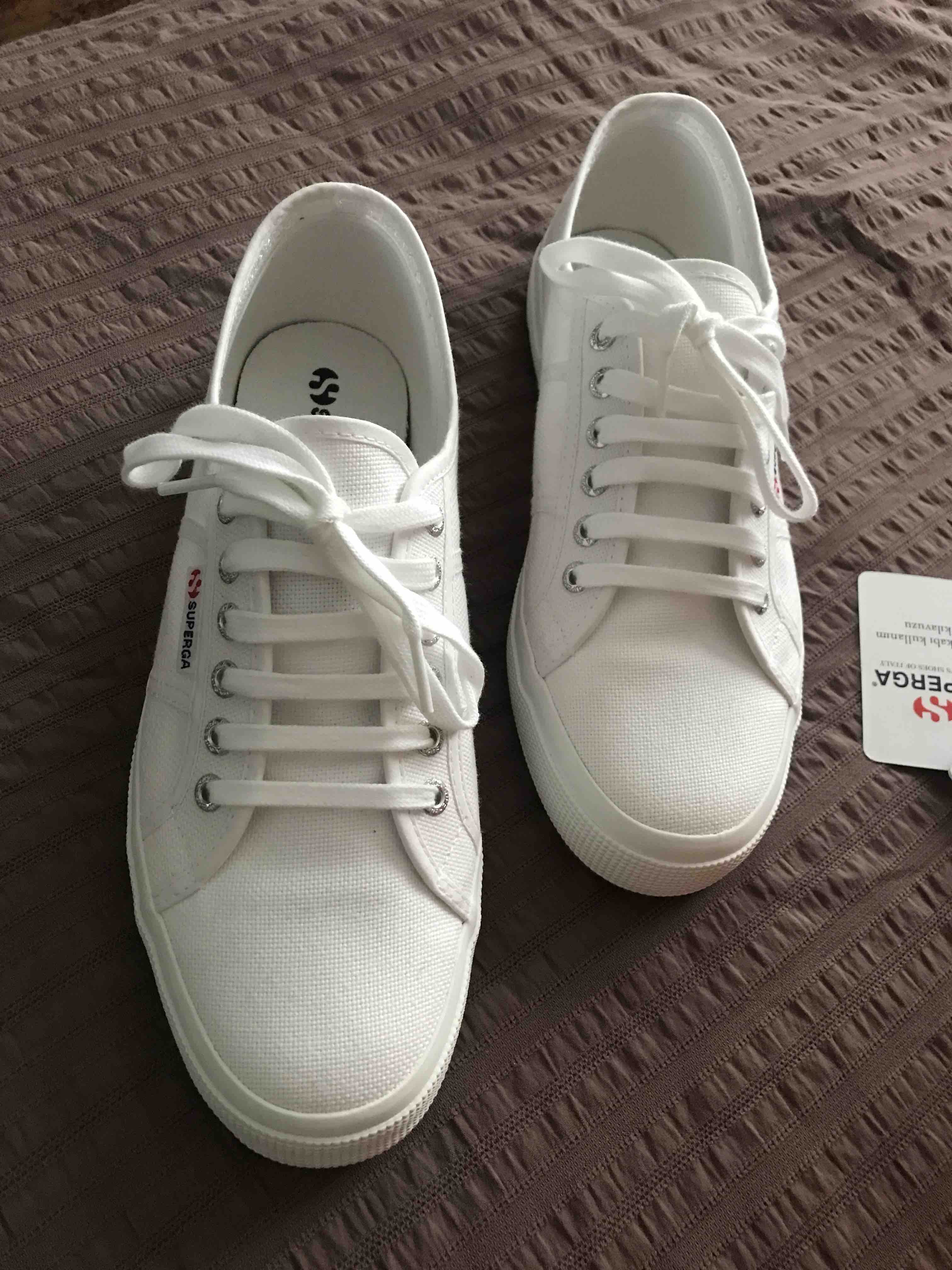 اسنیکر زنانه سفید سوپرگا Superga S000010-t photo review