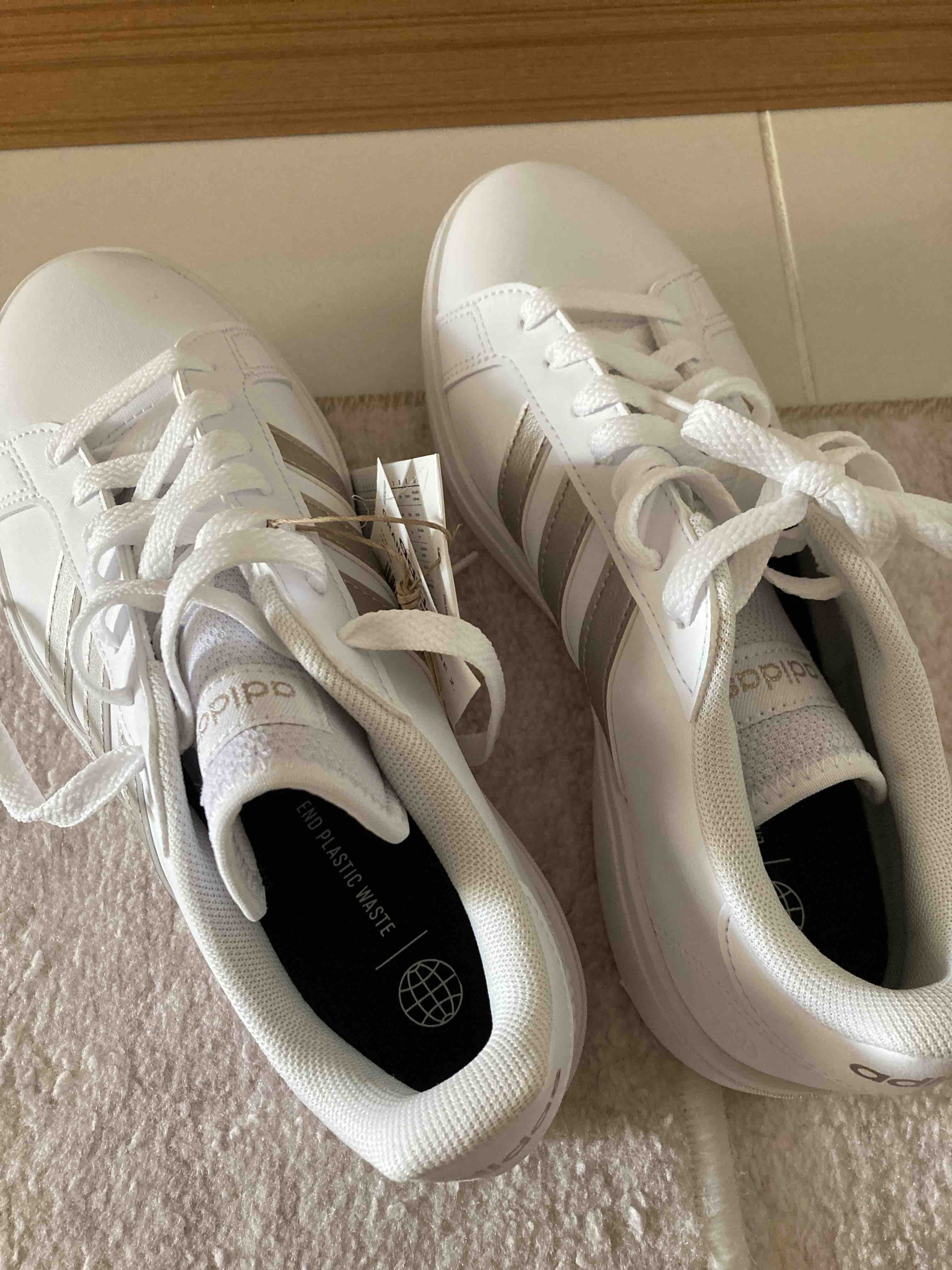 کفش پیاده روی زنانه سفید آدیداس adidas GW9263 photo review