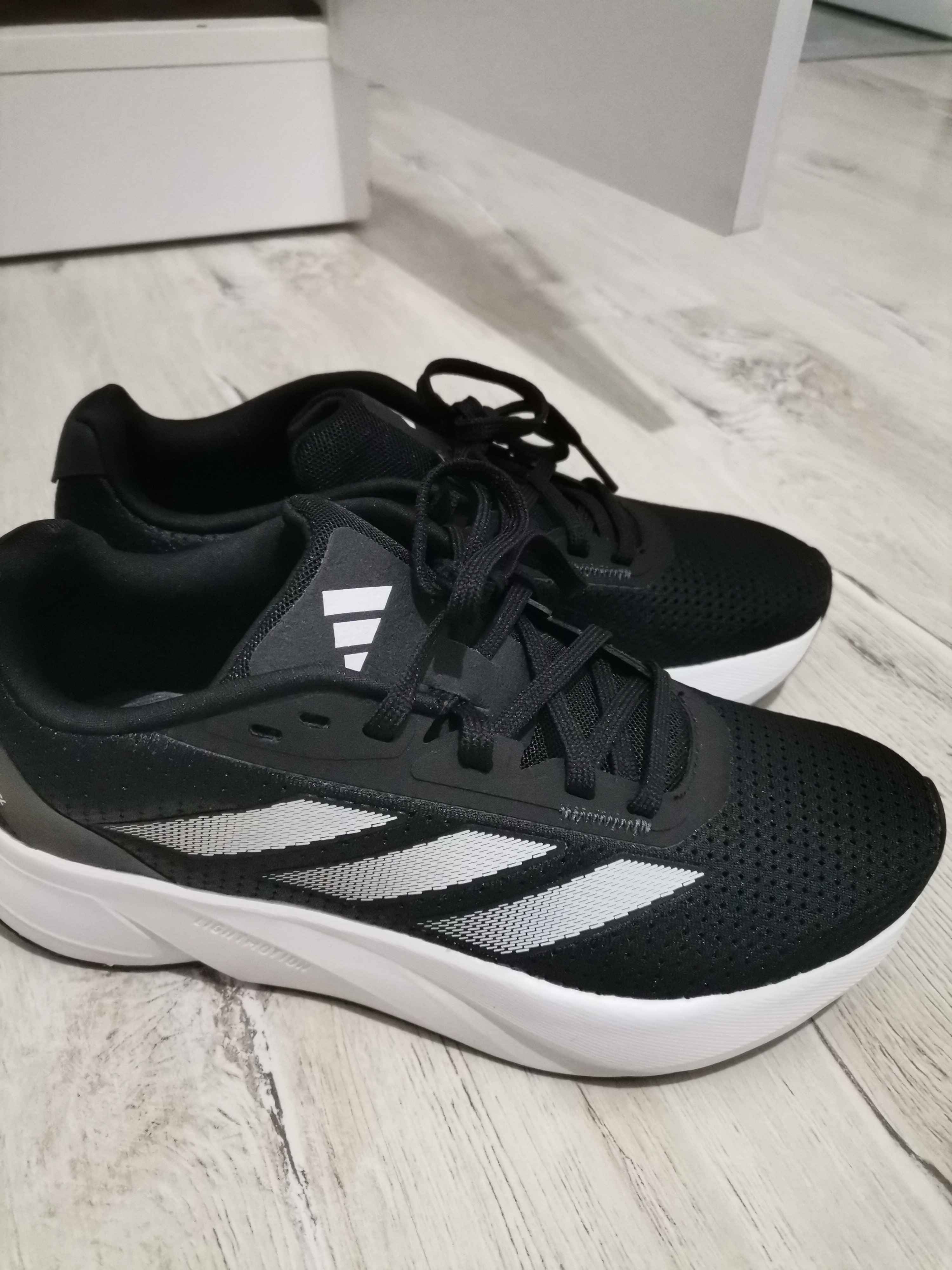 اسنیکر زنانه برند آدیداس adidas اورجینال IE7982 photo review