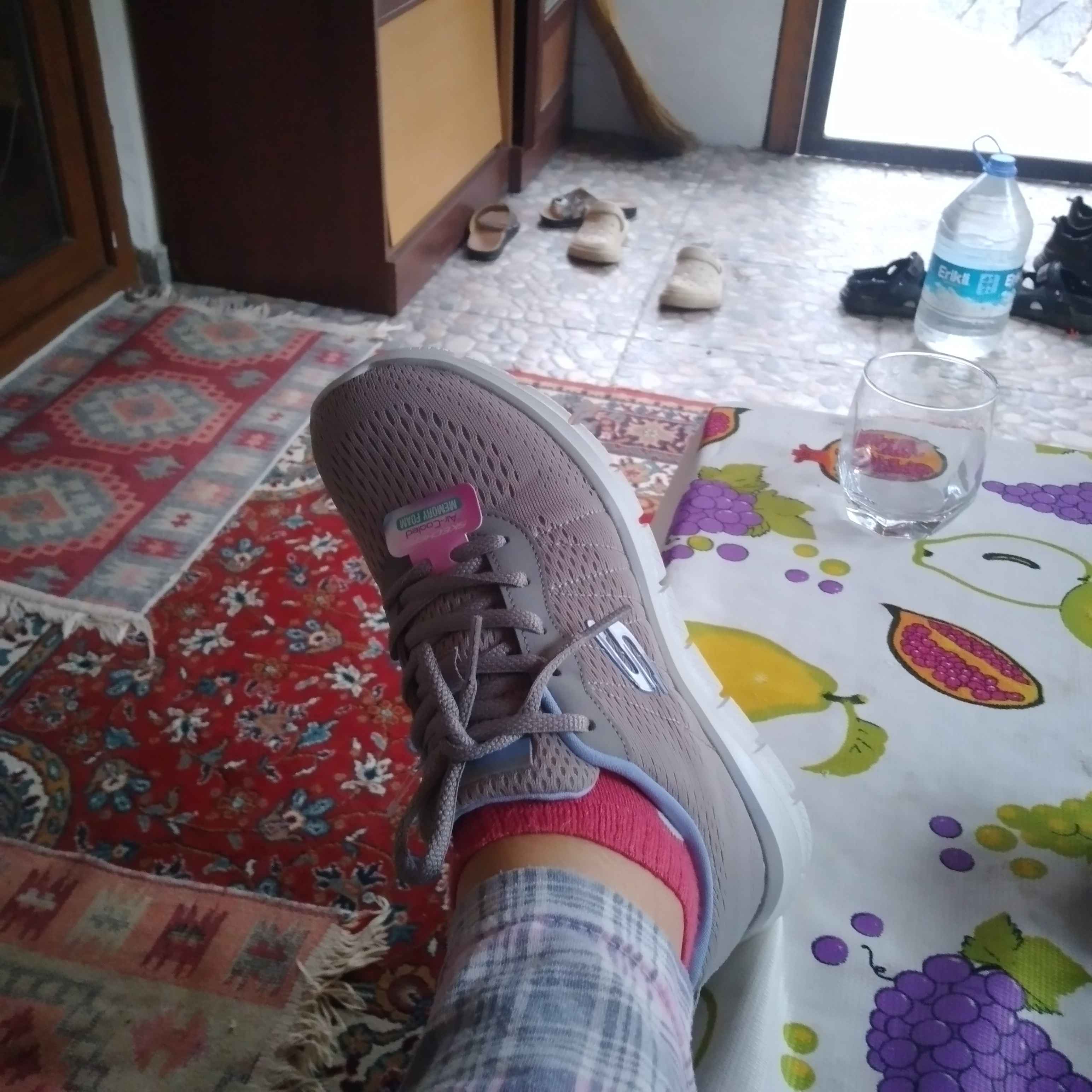 کتانی رانینگ زنانه بورگوندی اسکیچرز Skechers 150141TK GYBL photo review