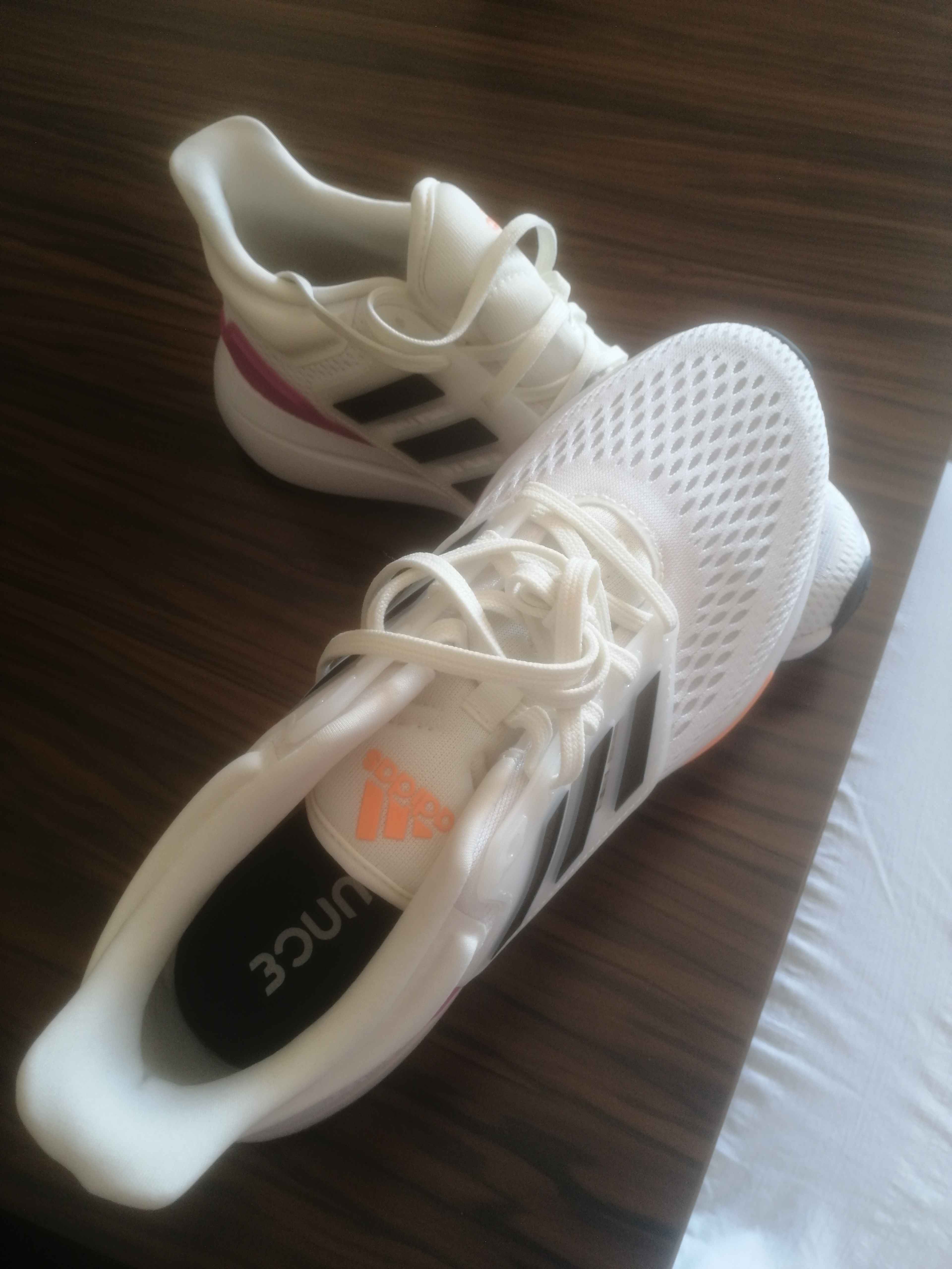 کتانی رانینگ زنانه خاکستری آدیداس adidas WF307 photo review