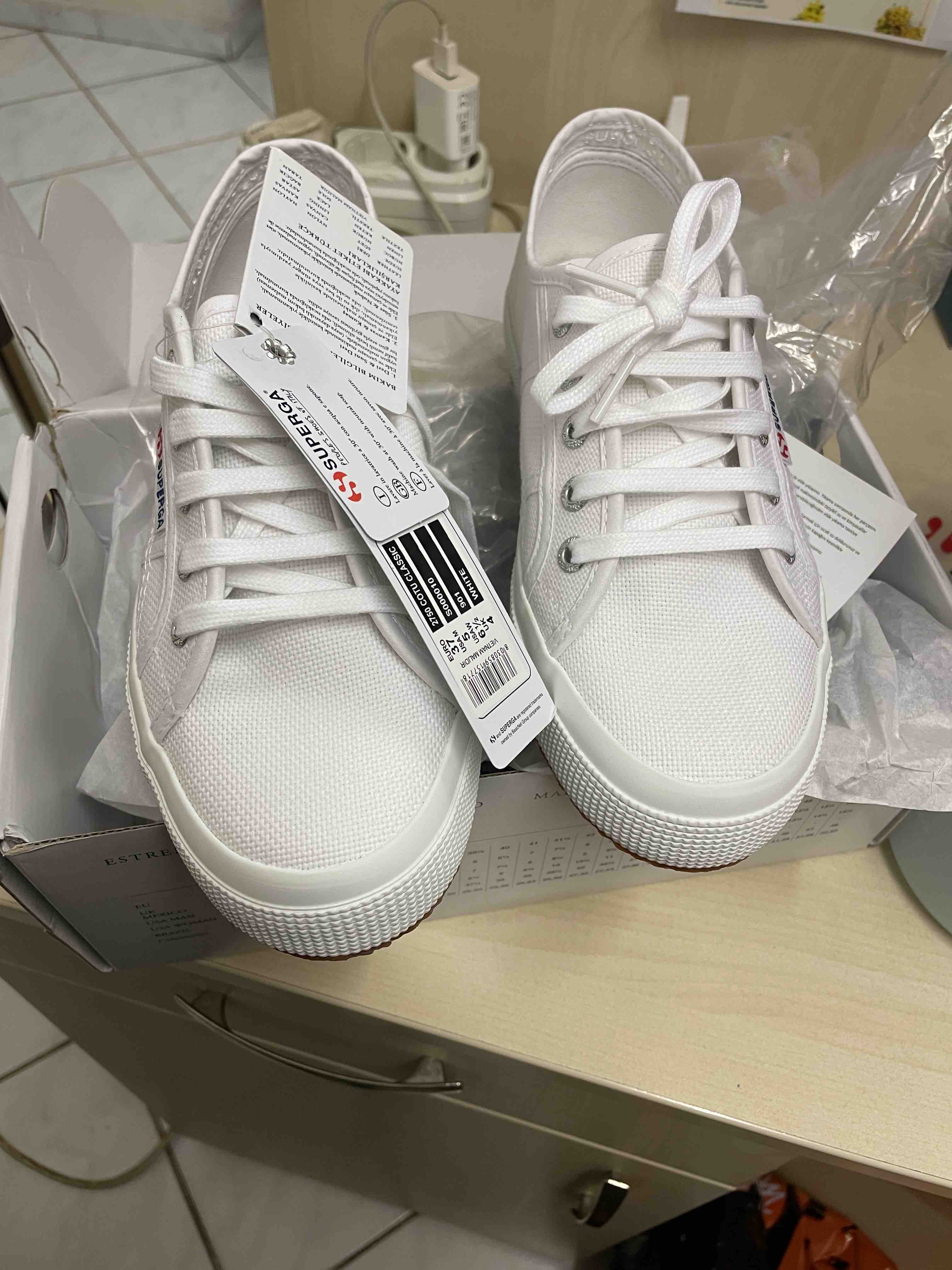 اسنیکر زنانه سفید سوپرگا Superga S000010-t photo review