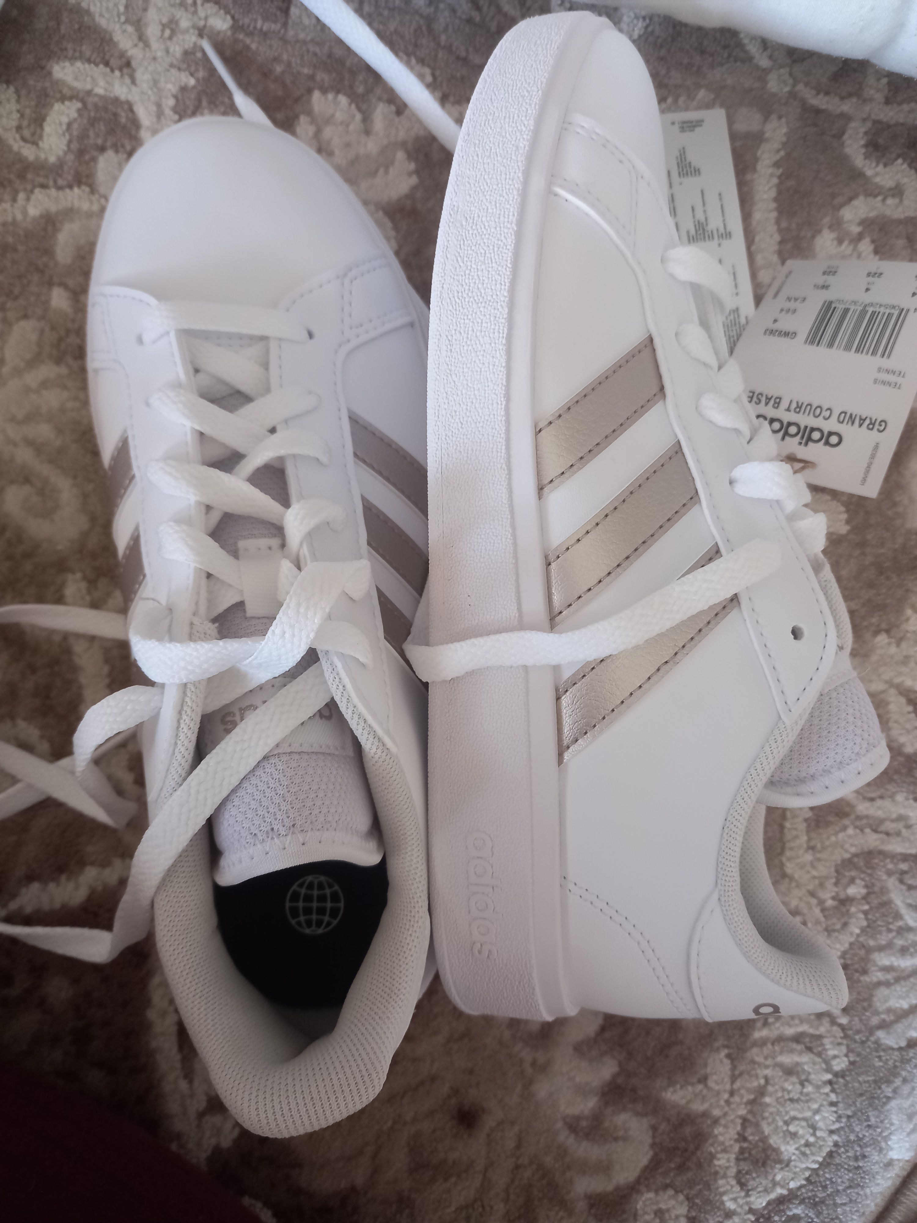 کفش پیاده روی زنانه سفید آدیداس adidas GW9263 photo review