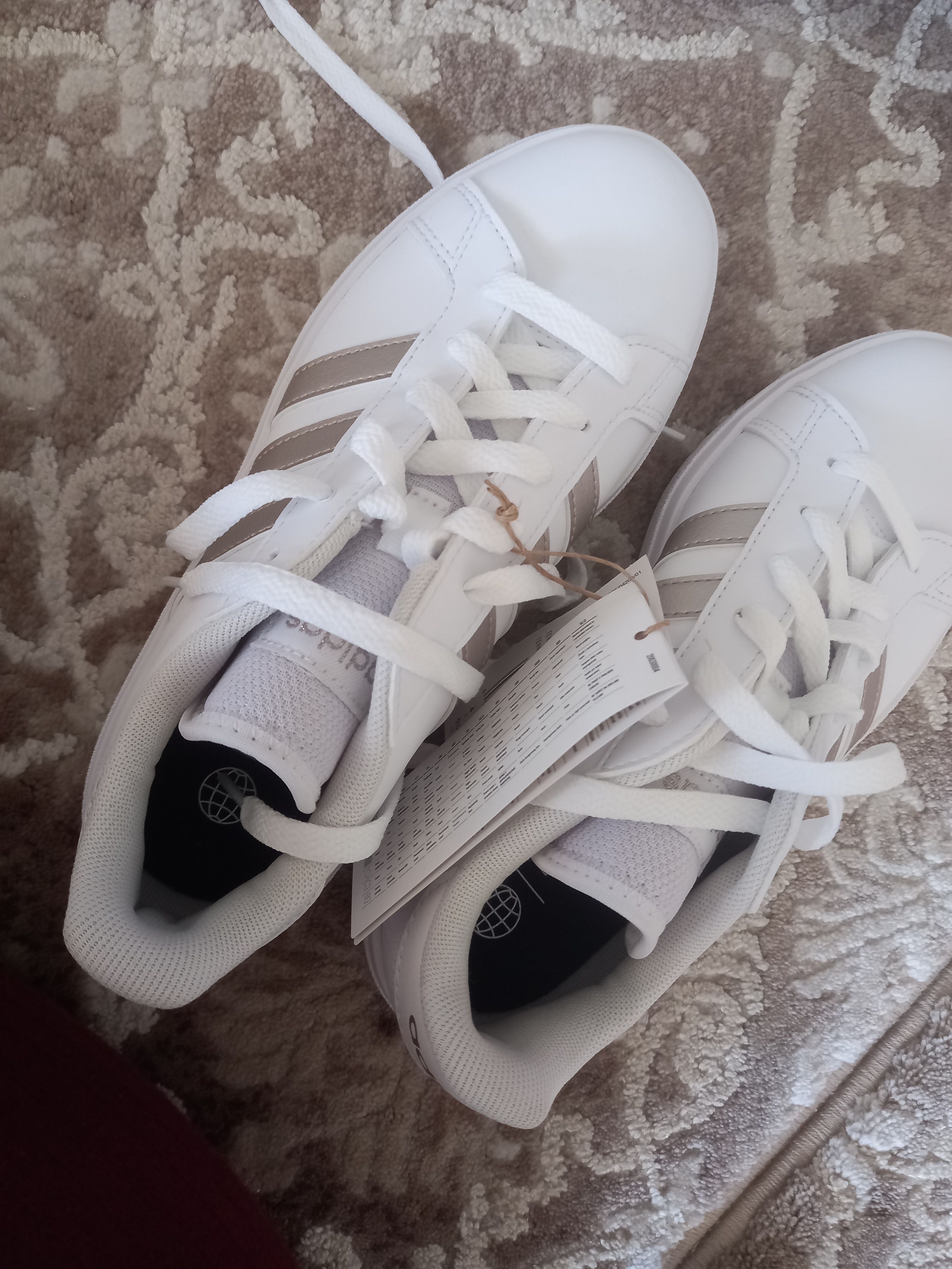 کفش پیاده روی زنانه سفید آدیداس adidas GW9263 photo review