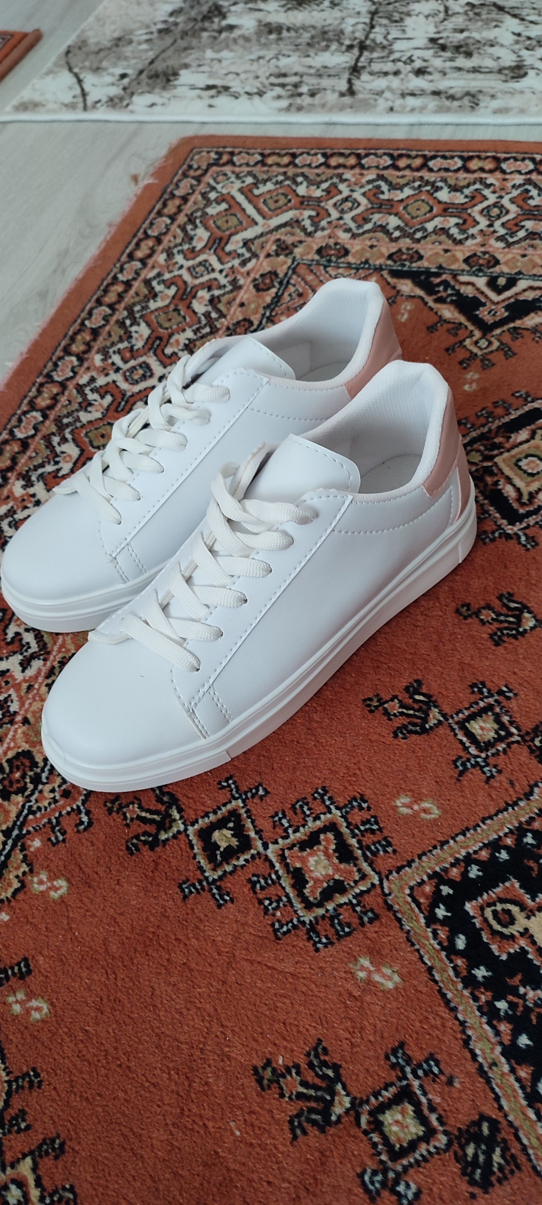 اسنیکر زنانه سفید  Scarpe Butik 7 photo review