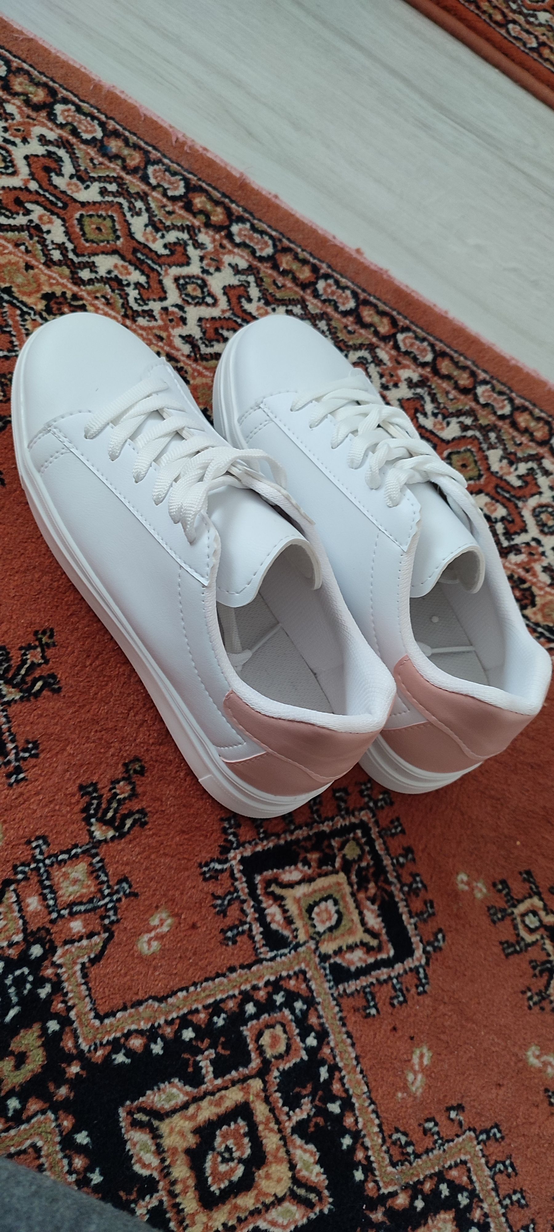 اسنیکر زنانه سفید  Scarpe Butik 7 photo review