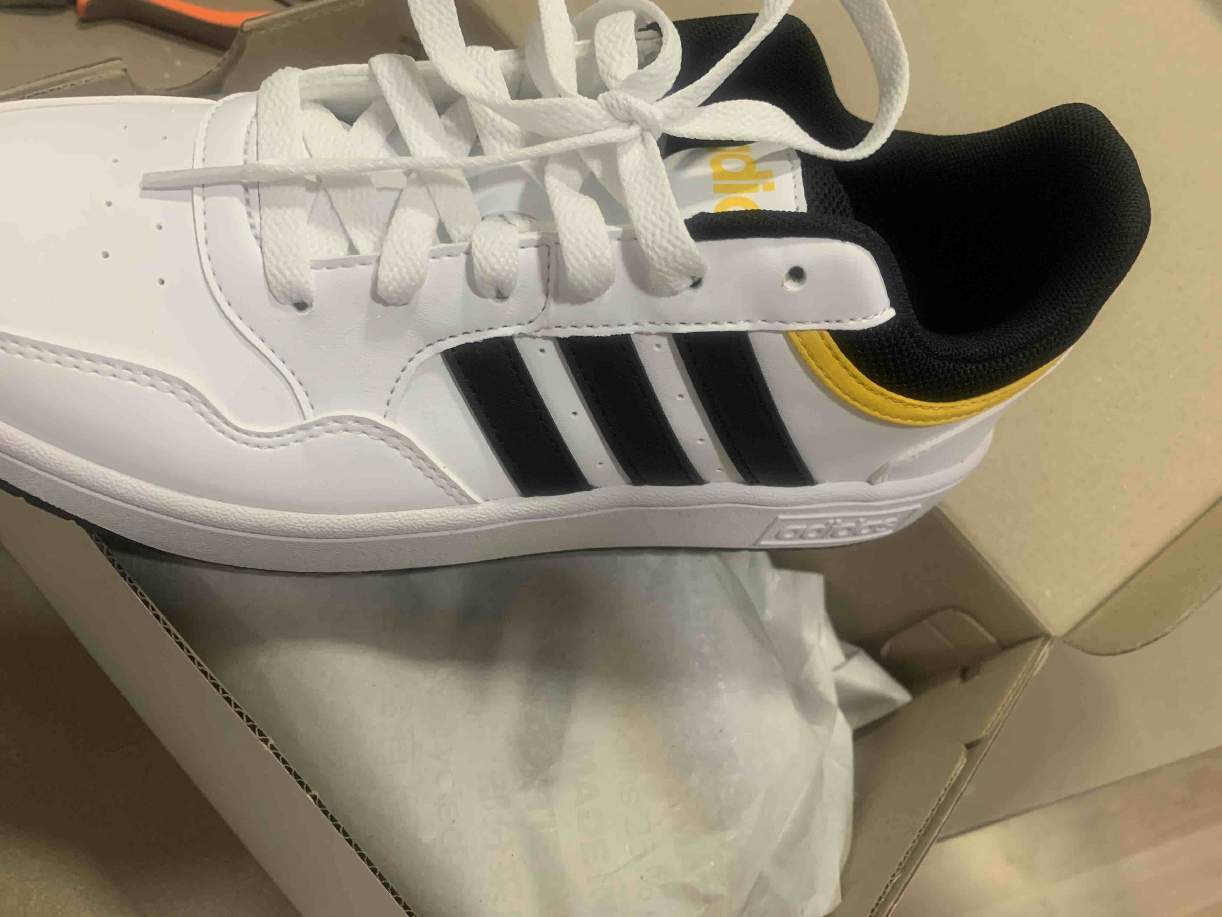 اسنیکر زنانه برند آدیداس adidas اورجینال 18079308 photo review